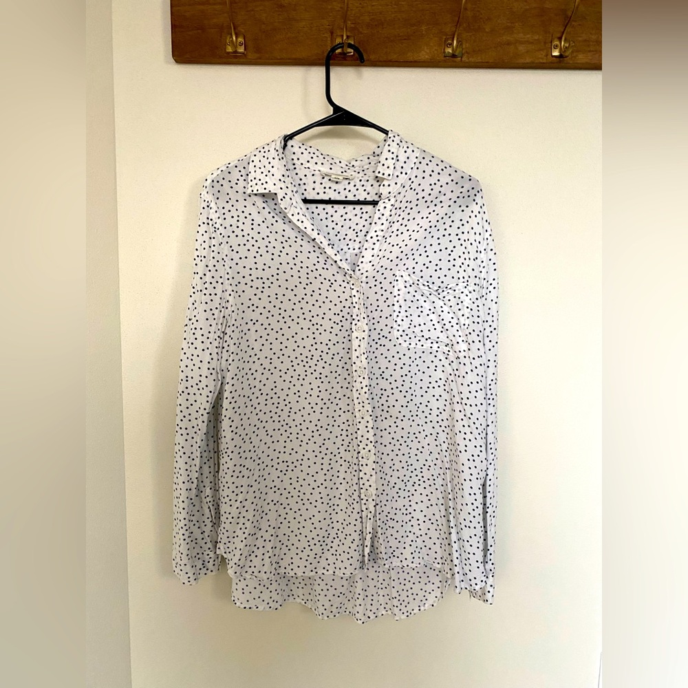 Women’s blue polka dot button up